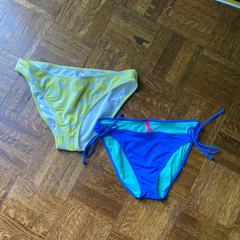 Victoria’s Secret bikini bottoms bundle. Both size M
